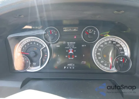 2015 Ram 1500 Outdoorsman z USA, uszkodzony, nr VIN 1C6RR7LT5FS653570